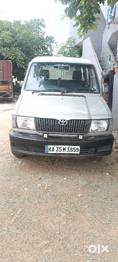 Toyota Qualis Good Condition Tyre 75%