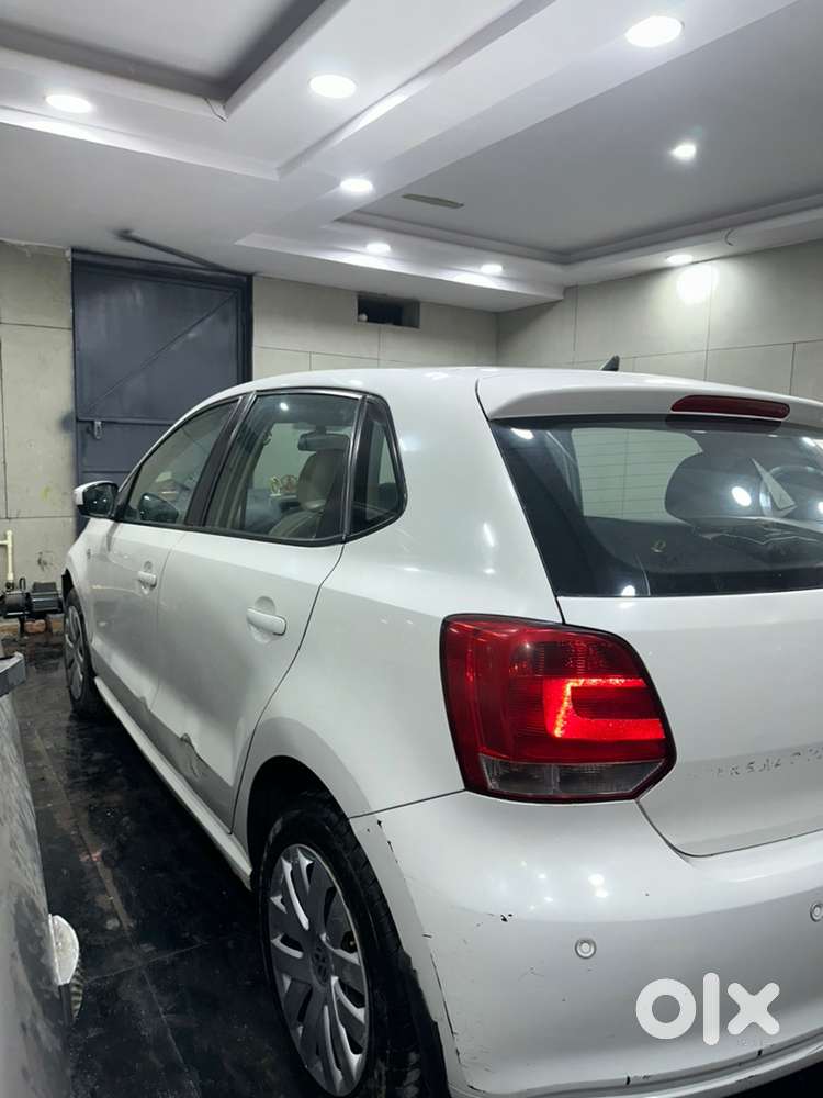 Volkswagen Polo (cng + Petrol) 2014