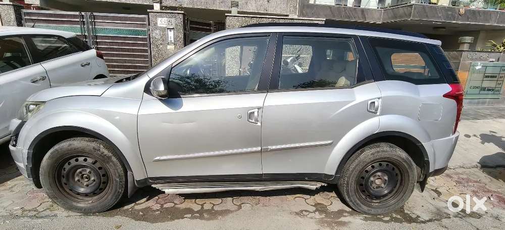 Mahindra Xuv500 W6 2015  First Owner  Non-accidental  Silver