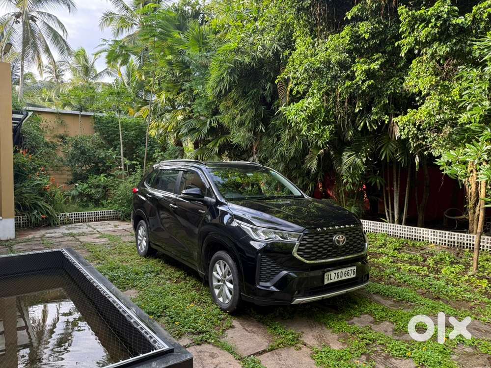 2023 Pristine Toyota Innova Hycross Vx(o) Attitude Black