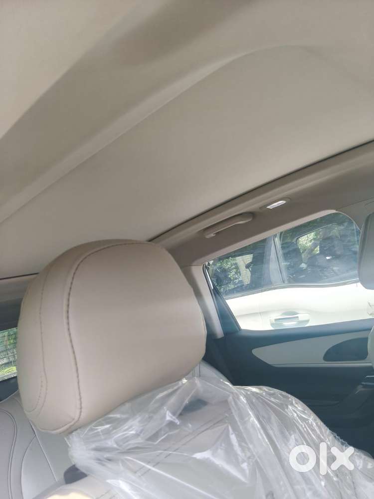 Mahindra Xuv700 2.0 Ax 5 Petrol Mt Str, 2022, Petrol