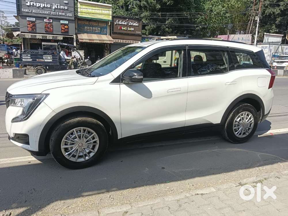 Mahindra Xuv700 Mx Diesel Mt 5 Str (e), 2023, Diesel