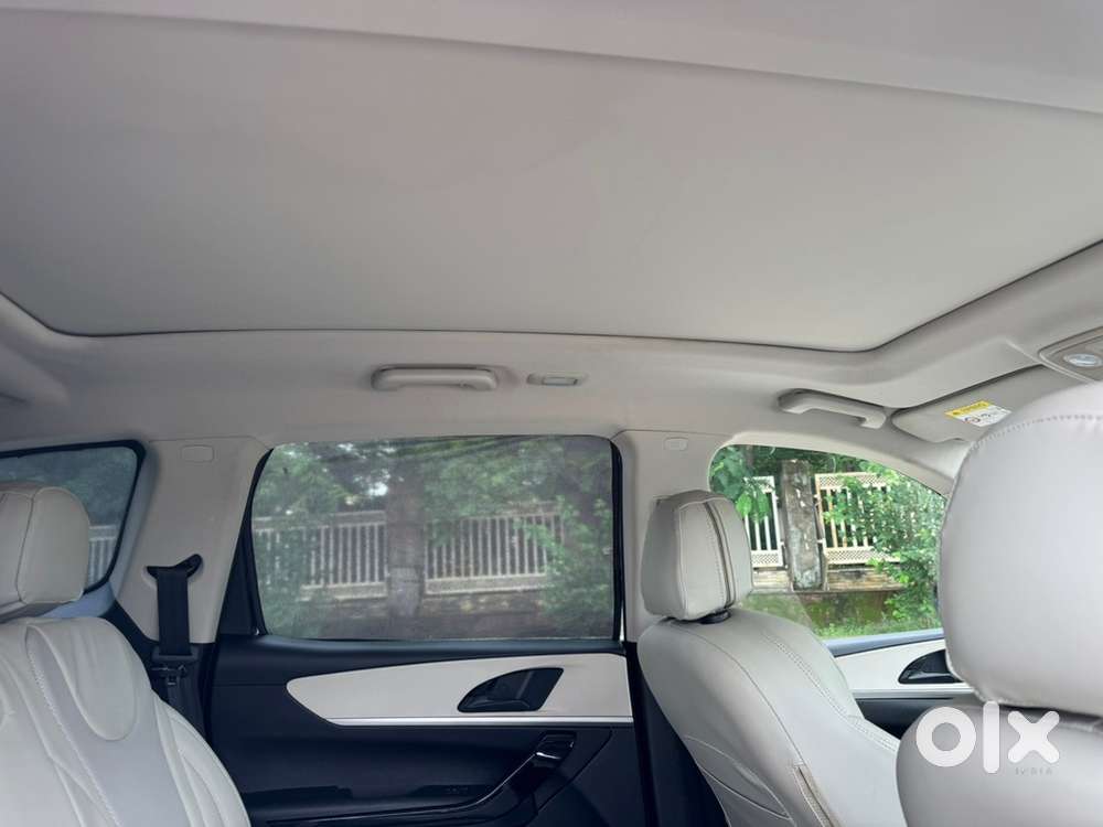 Mahindra Xuv700 2023 Diesel Well Maintained