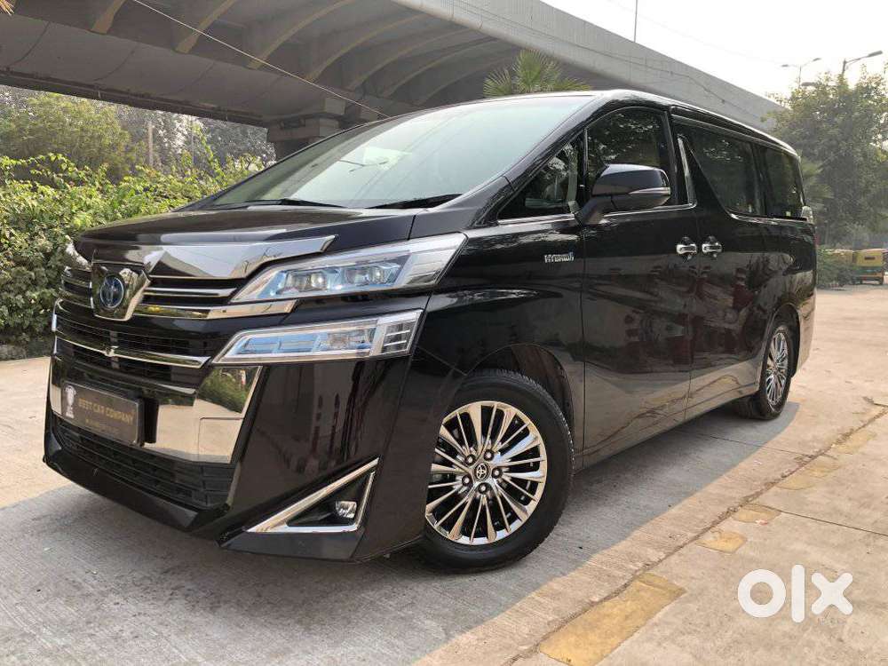 Toyota Vellfire 2.5 Executive Lounge, 2023, Cng & Hybrids