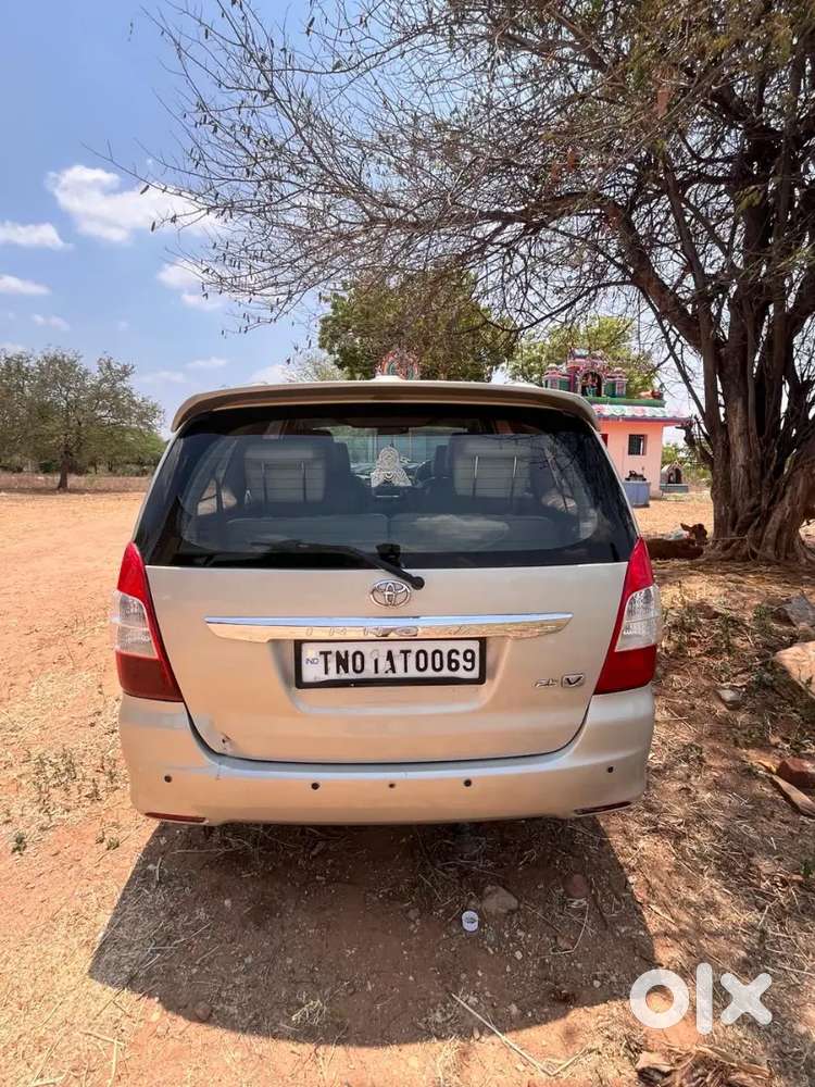 Toyota Innova V 2012