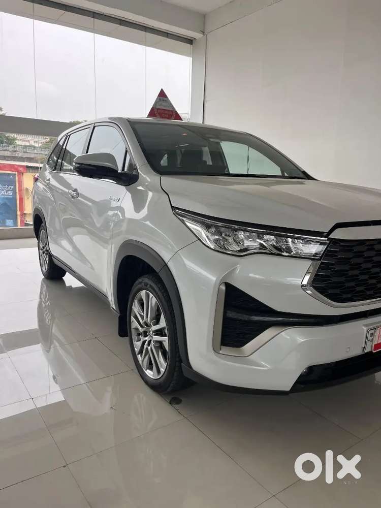 Toyota Innova Hycross 2024