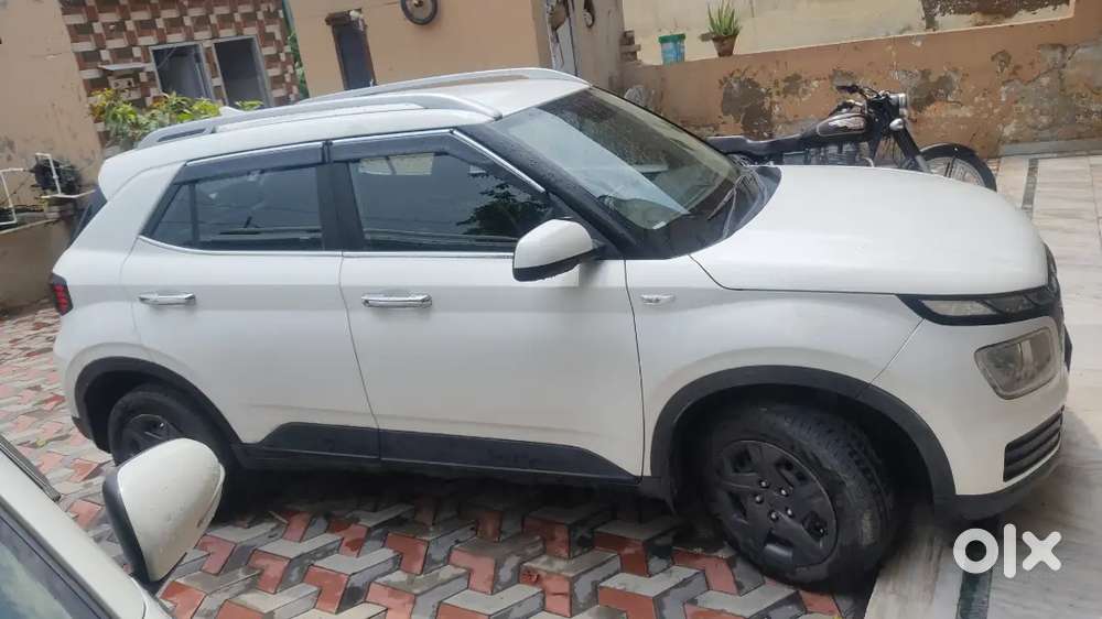 Hyundai Venue Petrol 2024