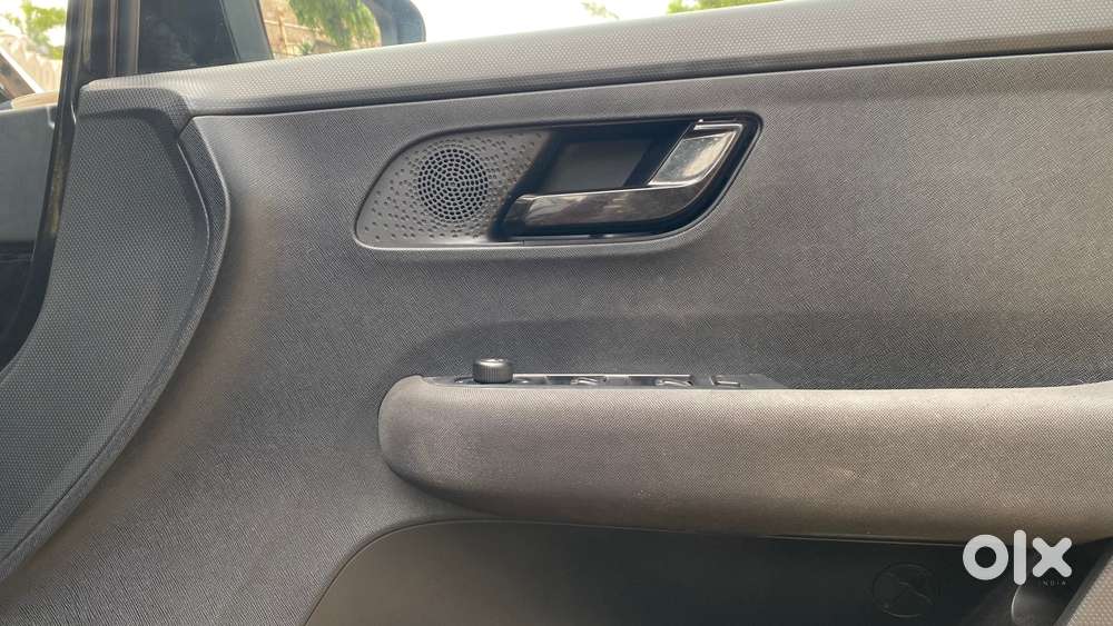 Tata Altroz 1.2 Xza Plus Dark Edition Dct, 2022, Petrol