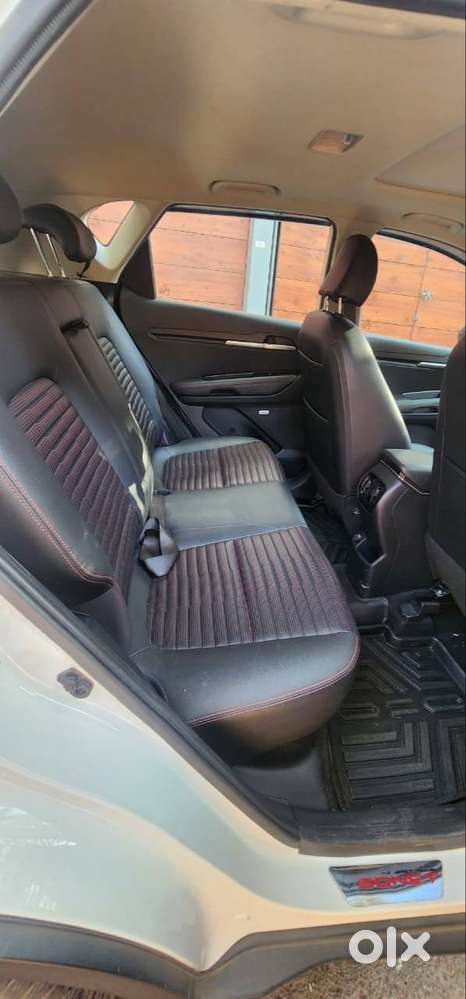 Kia Sonet 2021 Gtx Imt , White Monotone, With Sunroof, Accessories