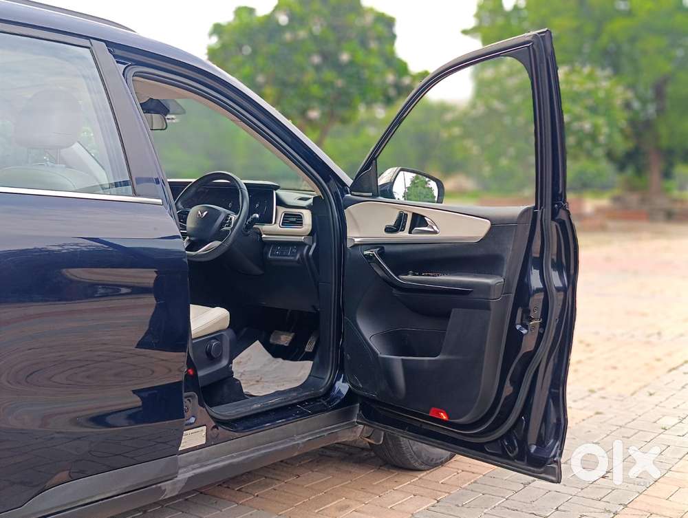 Mahindra Xuv700 2.0 Ax 7 Petrol At Luxury Pack Str, 2022, Petrol