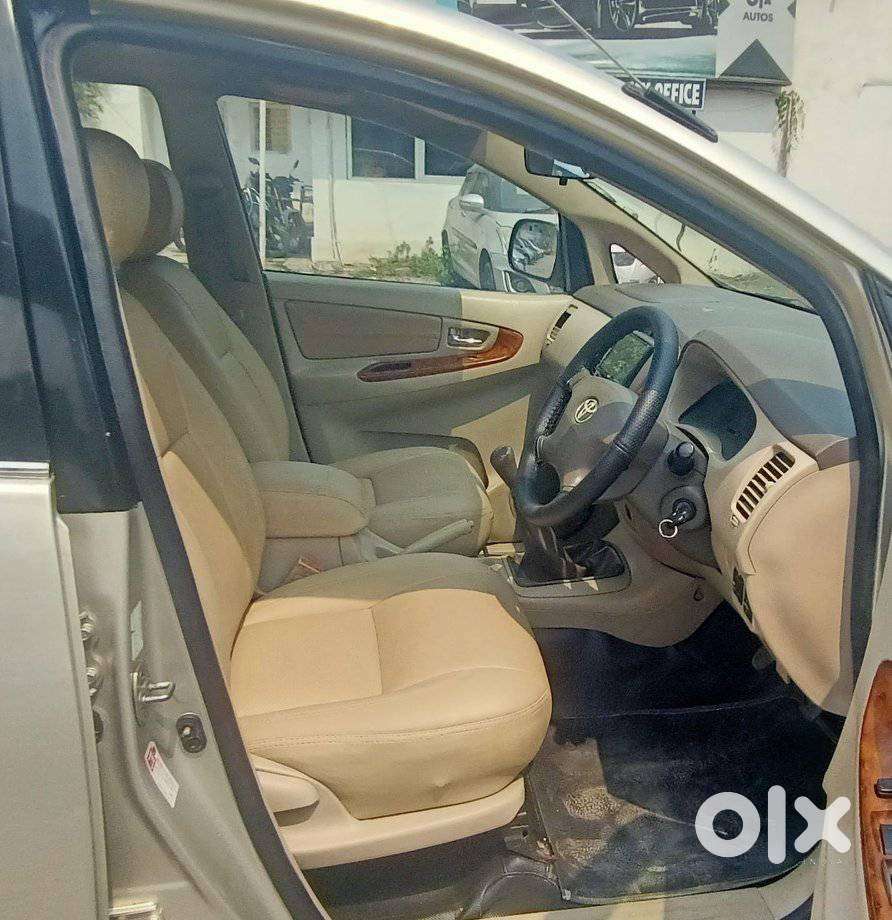 Toyota Innova 2004-2011 2.5 V Diesel 8-seater, 2008, Diesel