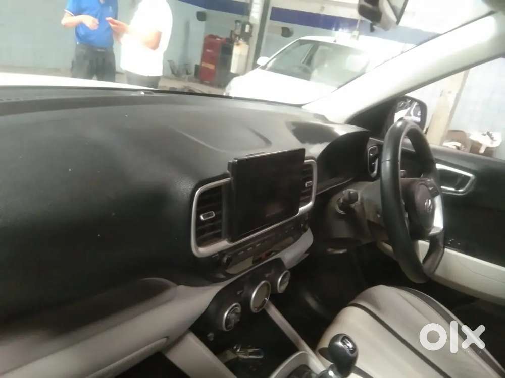 Hyundai Venue Petrol Manual 2023