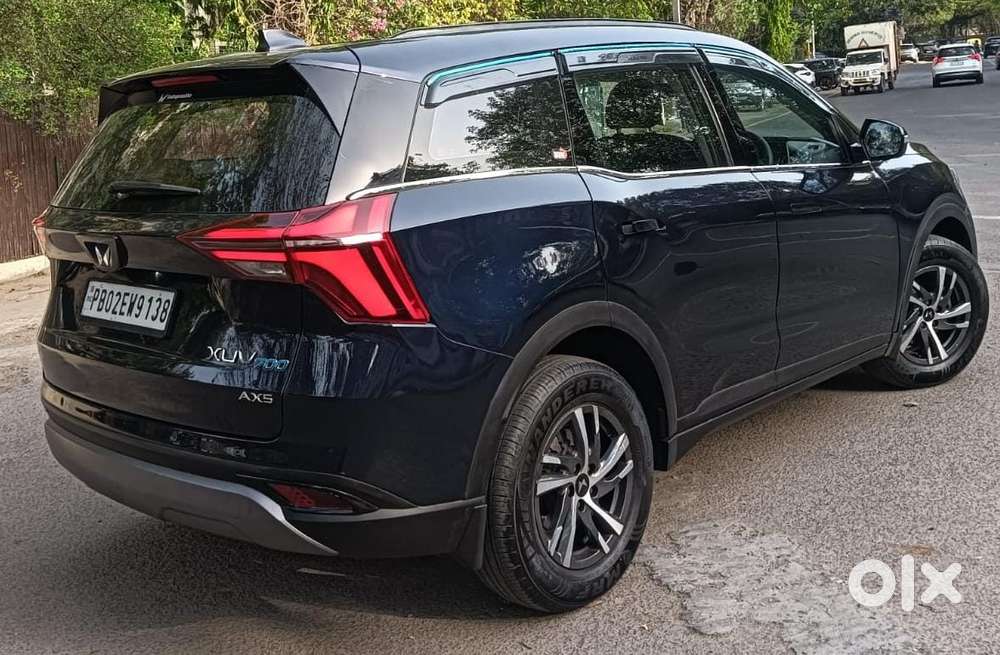 Mahindra Xuv700 2.0 Ax 5 Petrol Mt 7 Str, 2024, Petrol