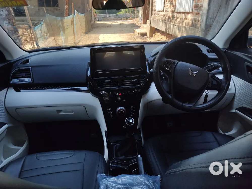 Mahindra Xuv 3xo 2025 Petrol Well Maintained
