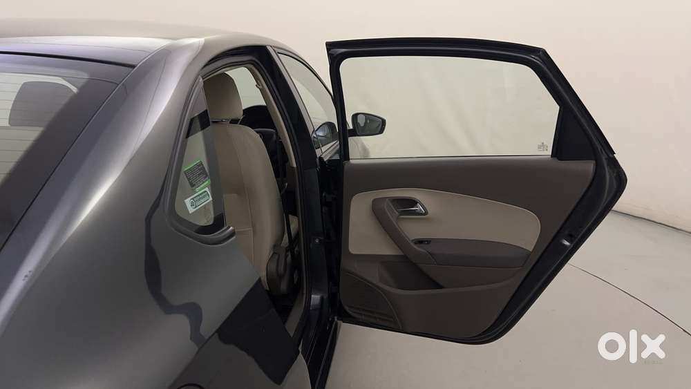 Skoda Rapid [2016-2018] 1.6 Style Plus Mpi At, 2016, Petrol