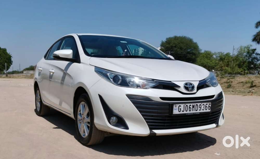 Toyota Yaris V Cvt, 2019, Petrol