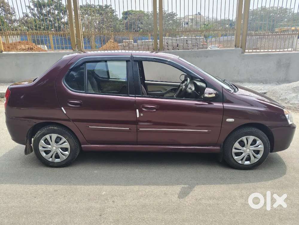 Tata Indigo Cs Glx Petrol 2010 Burgundy  Topend In Showroom Condition.