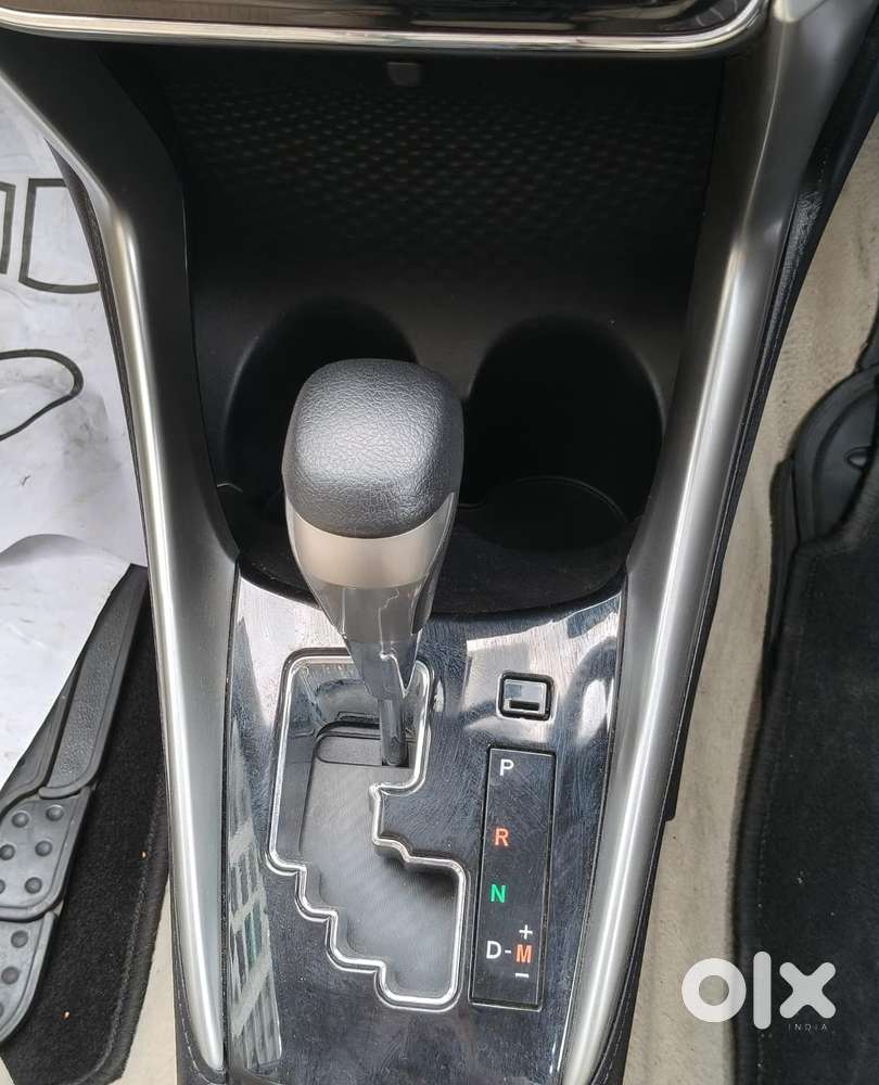 Toyota Yaris V Cvt, 2018, Petrol
