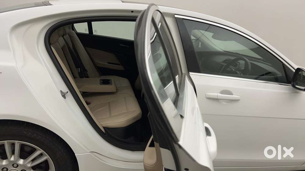 Jaguar Xe Prestige, 2016, Petrol