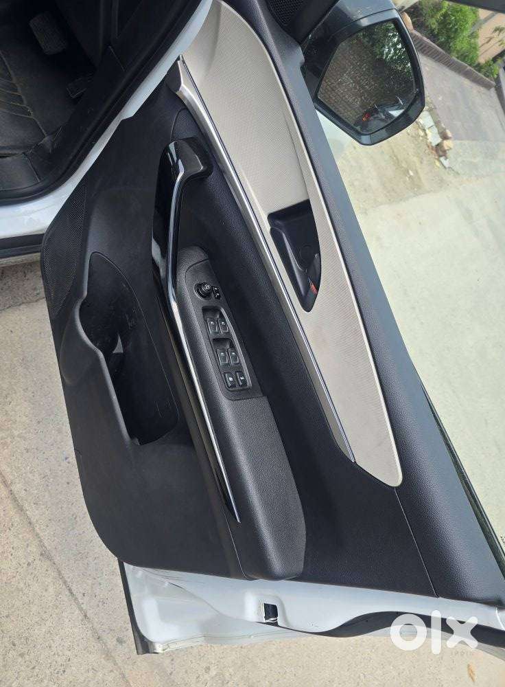 Mahindra Xuv700 2.2 Ax 5 Diesel At 7 Str, 2024, Diesel