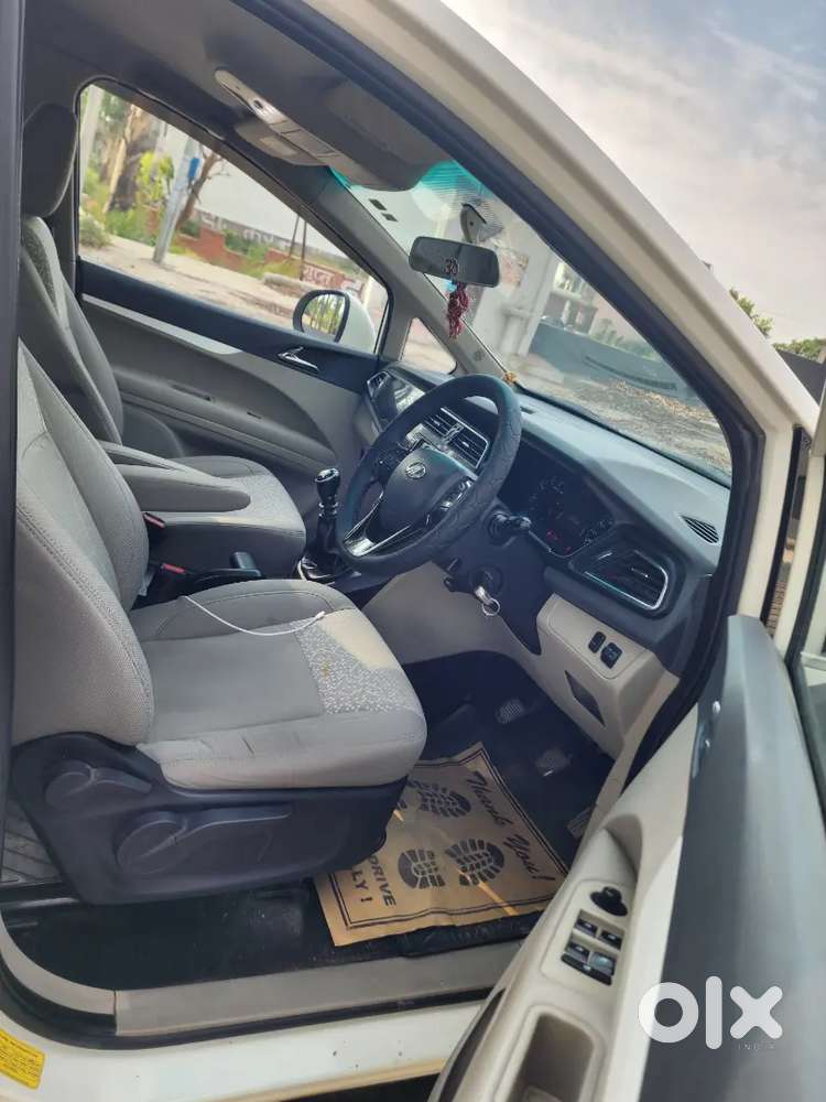 Mahindra Marazzo M6 1st Owner  Full Insurance Dono Chabi