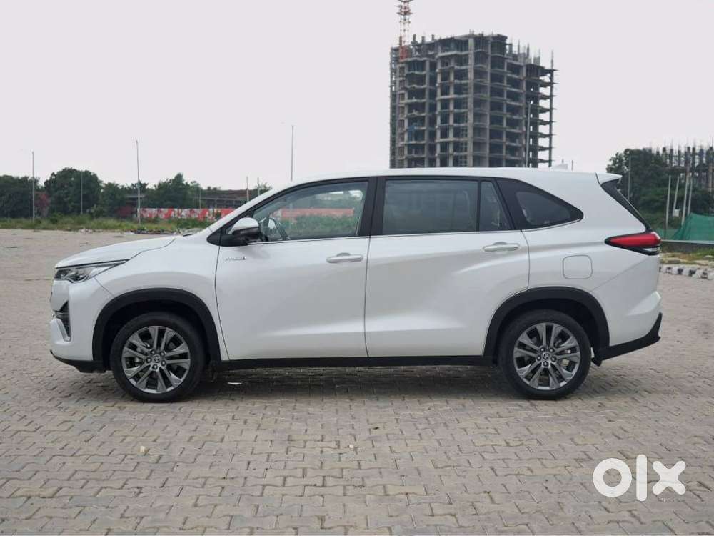 Toyota Innova Hycross 2.0 Zx Hybrid 7 Str, 2024, Petrol