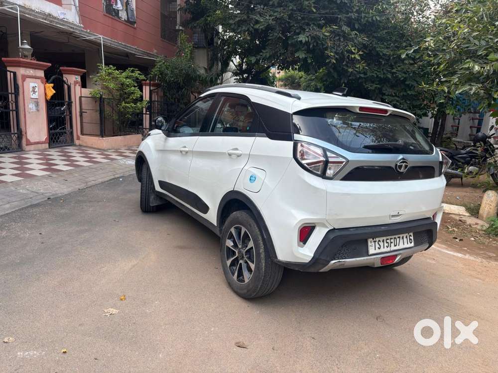 Tata Nexon 1.5 Revotorq Xza Plus Dual Tone Roof (o) Amt, 2021, Diese..