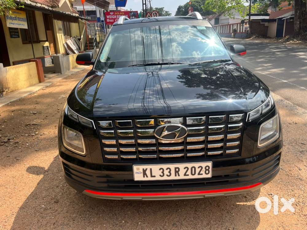Hyundai Venue 2024 Petrol 37000 Km Driven