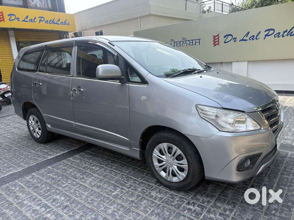 Toyota Innova 2.5 Gx (diesel) 8 Seater Bs Iv, 2015, Diesel