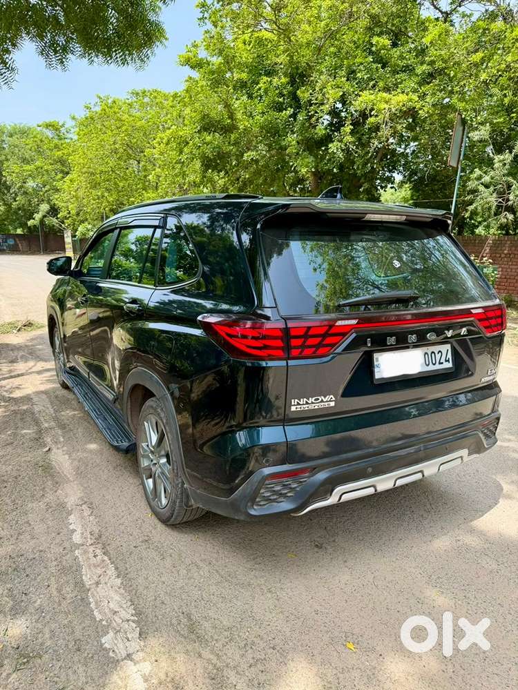 Toyota Innova Hycross 2024 Model