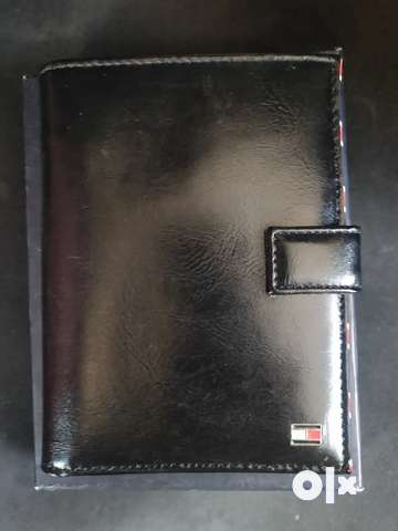 Tommy hilfiger deals passport holder