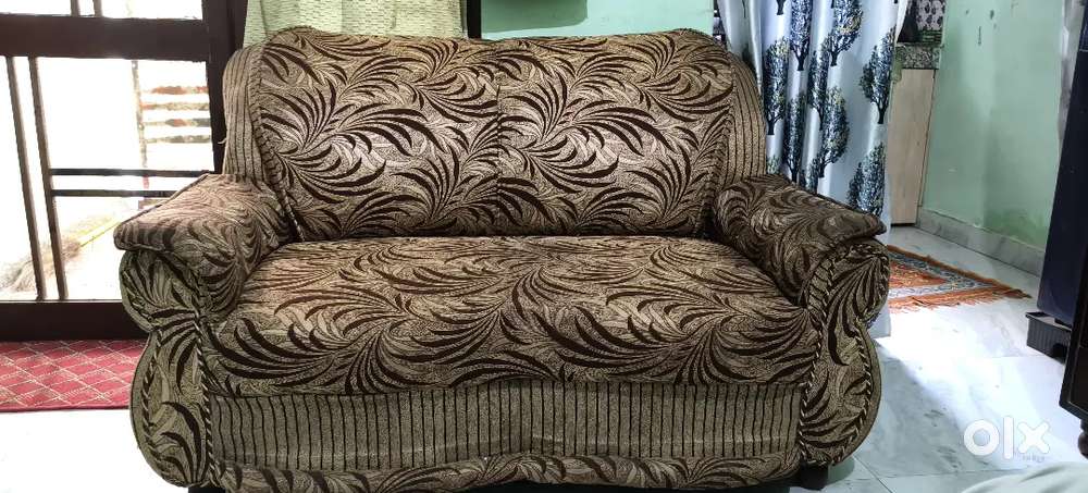 Single sofa good condition sofa kam bed le rahe hain isliye sel kar ra
