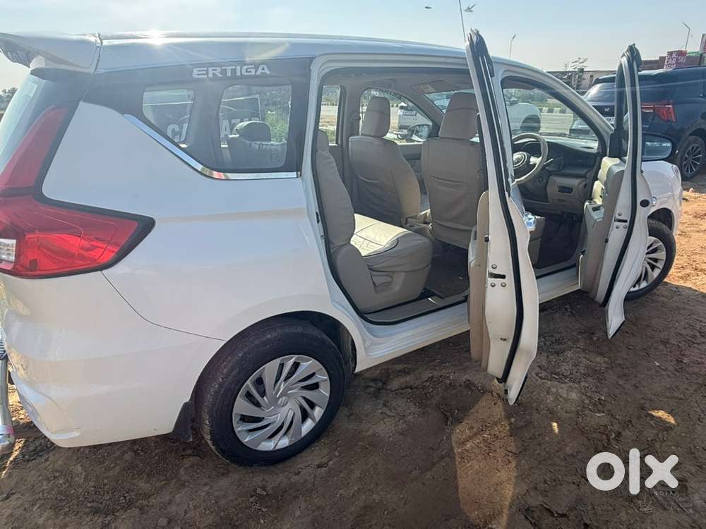 Maruti Suzuki Ertiga Vxi Cng 2025