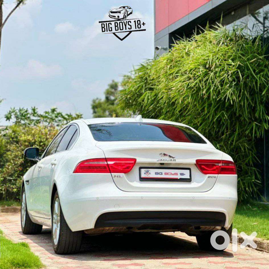 Jaguar Xe Portfolio, 2017, Petrol
