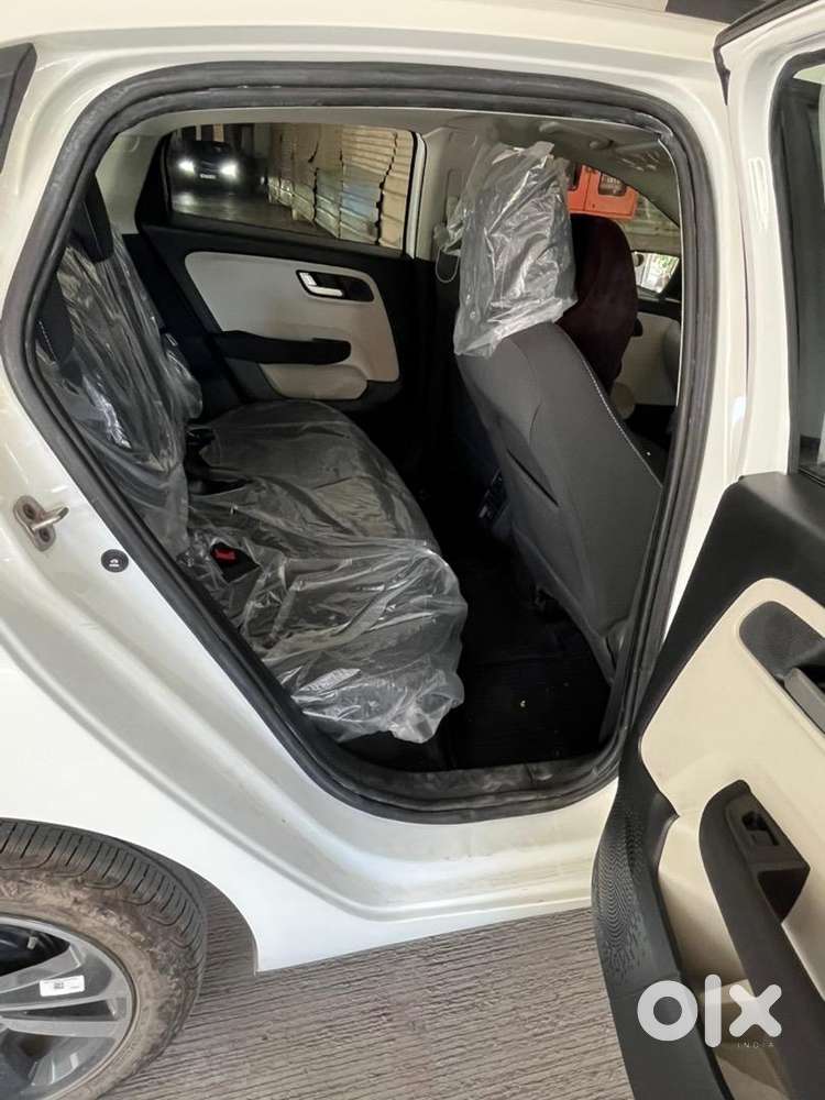 2024 Tata Altroz Dca(automatic) Top Model With Sunroof  5400 Km Only