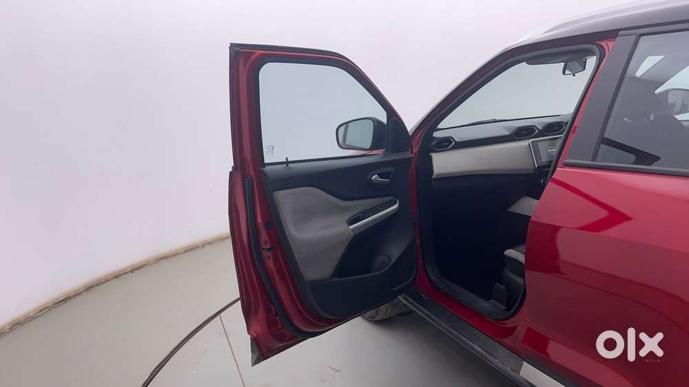 Nissan Magnite 1.0 Xv Dual Tone, 2023, Petrol