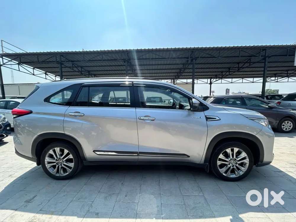 Toyota Innova Hycross 2023 Petrol 96000 Km Driven
