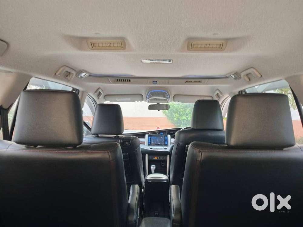 Toyota Innova Crysta 2.8 Touring Sport.