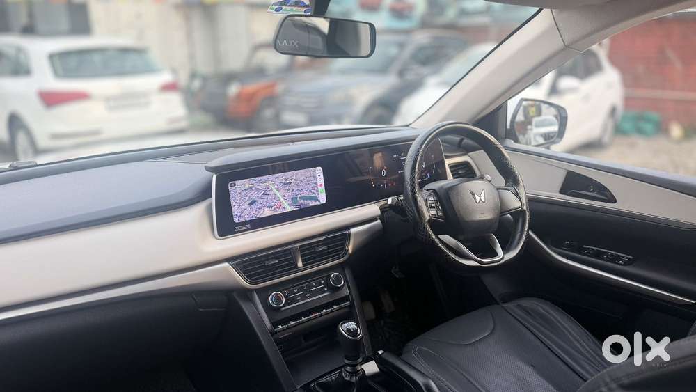 Mahindra Xuv700 2.0 Ax 3 Petrol Mt 5 Str, 2022, Petrol