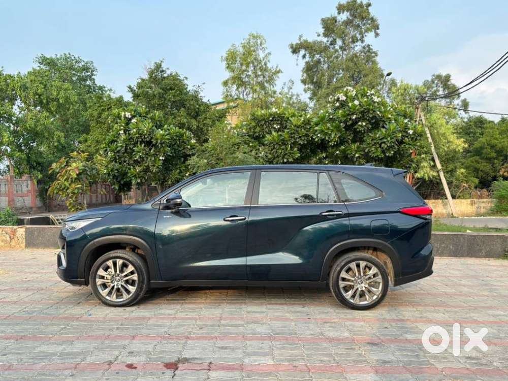 Toyota Innova Hycross 2.0 Zx (o) Hybrid 7 Str, 2025, Petrol