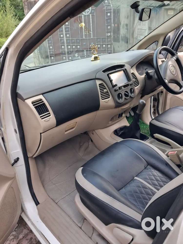 Toyota Innova White Pass 2029