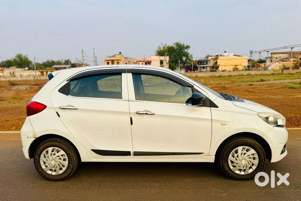 Tata Tiago 1.2 Revotron Xm, 2017, Petrol