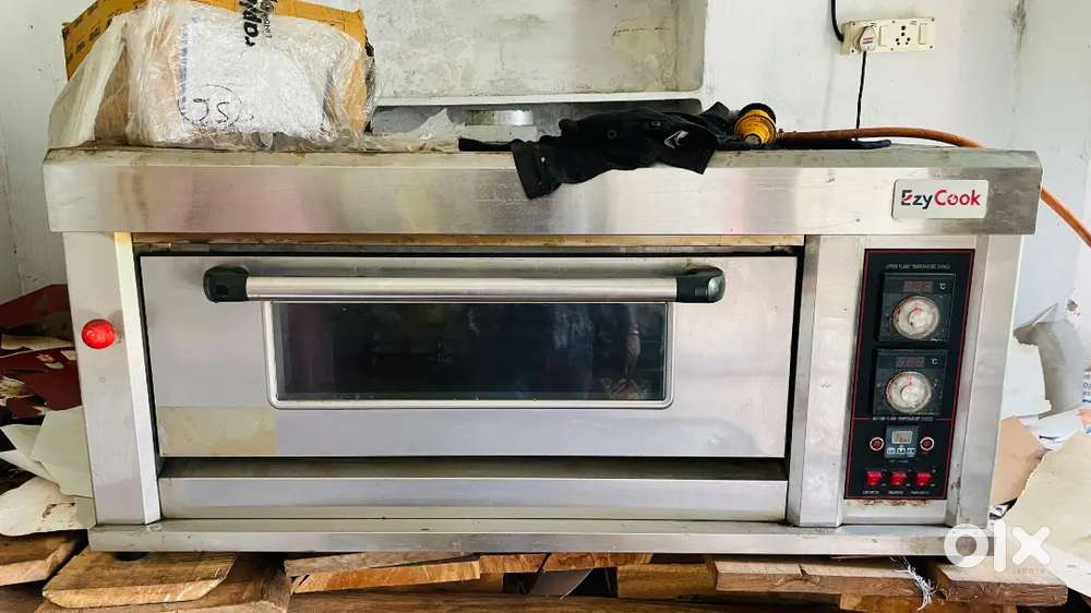 Gas baking oven