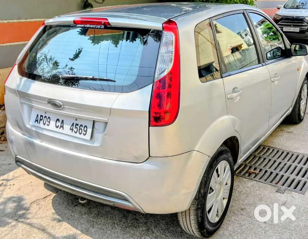 Ford Figo 2010 Silver Well Maintained