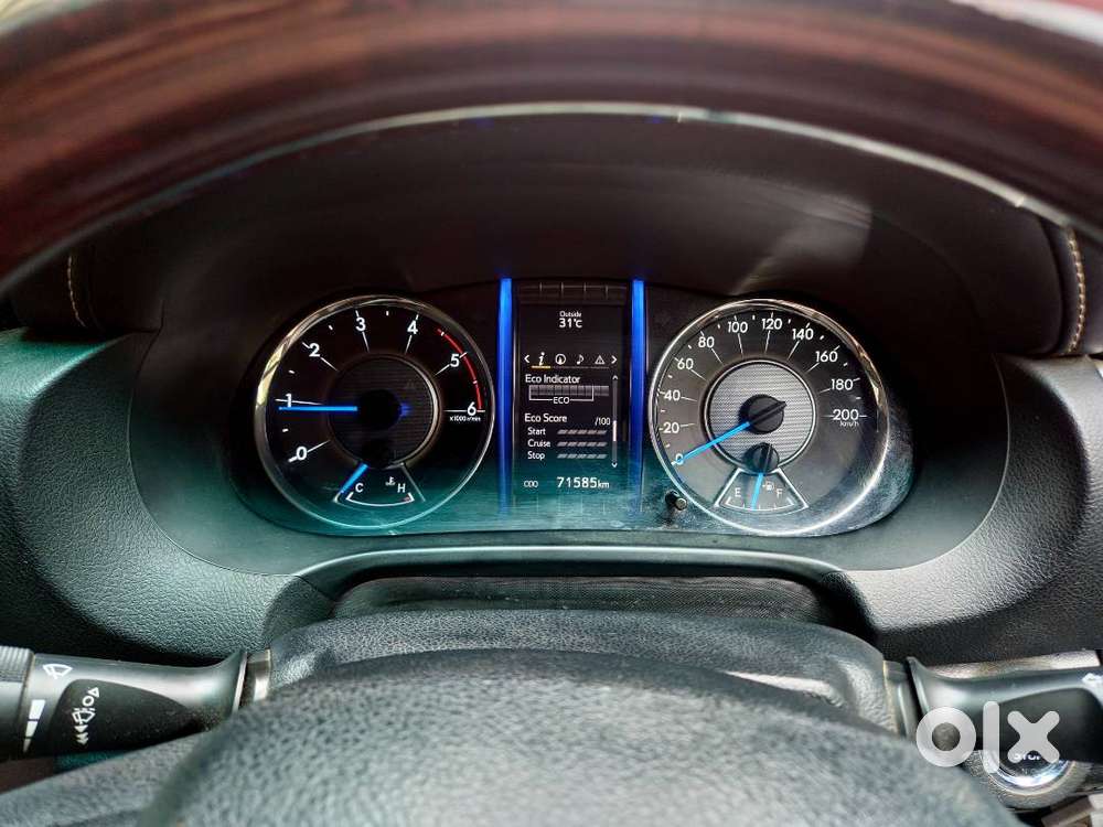Showroon Condition Toyota Fortuner 4×2 Mt White