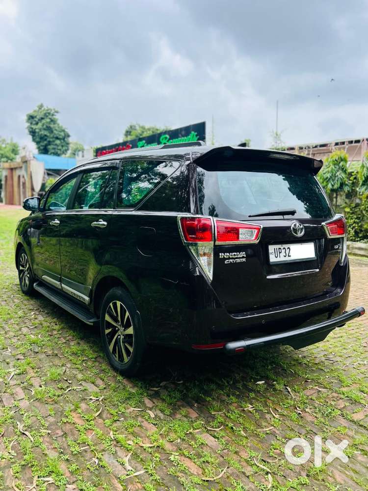 Toyota Innova Crysta, 2022, Petrol