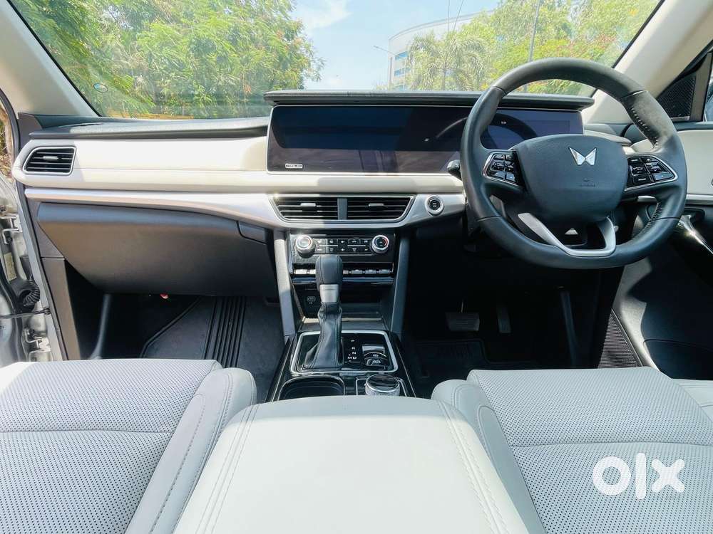 Mahindra Xuv700 2.2 Ax 7 Diesel At Luxury Pack Str, 2025, Diesel