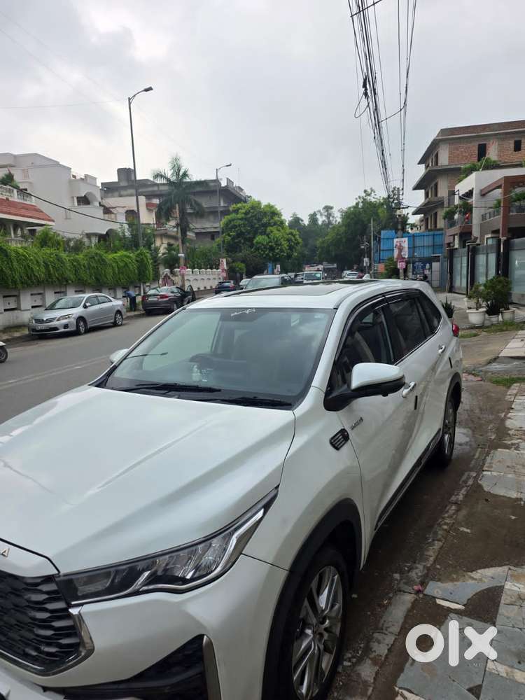Toyota Innova Hycross 2.0 Zx Hybrid 7 Str, 2024, Cng & Hybrids