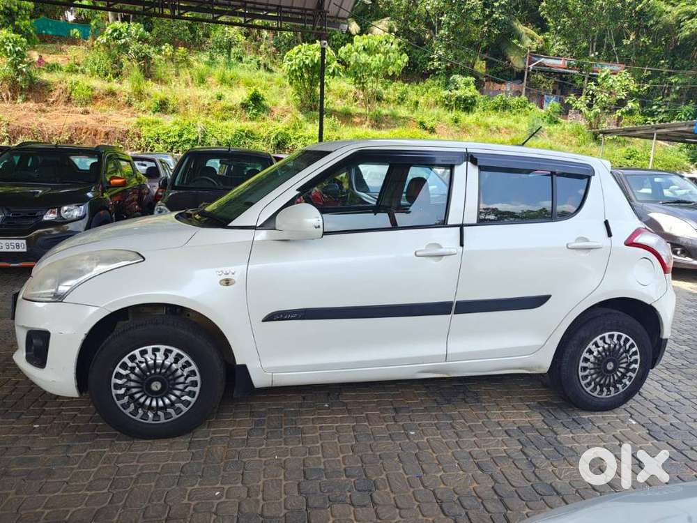 Maruti Suzuki Swift Lxi Optional-o, 2017, Petrol