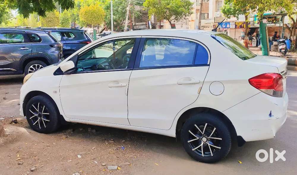 Ladies Driving.
Honda Amaze 2013 Cng & Hybrids Well Maintained